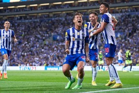 壹号官网武汉三镇迎葡超关键赛，今晨主帅复盘，压力陡增，年轻球员得到机会的简单介绍