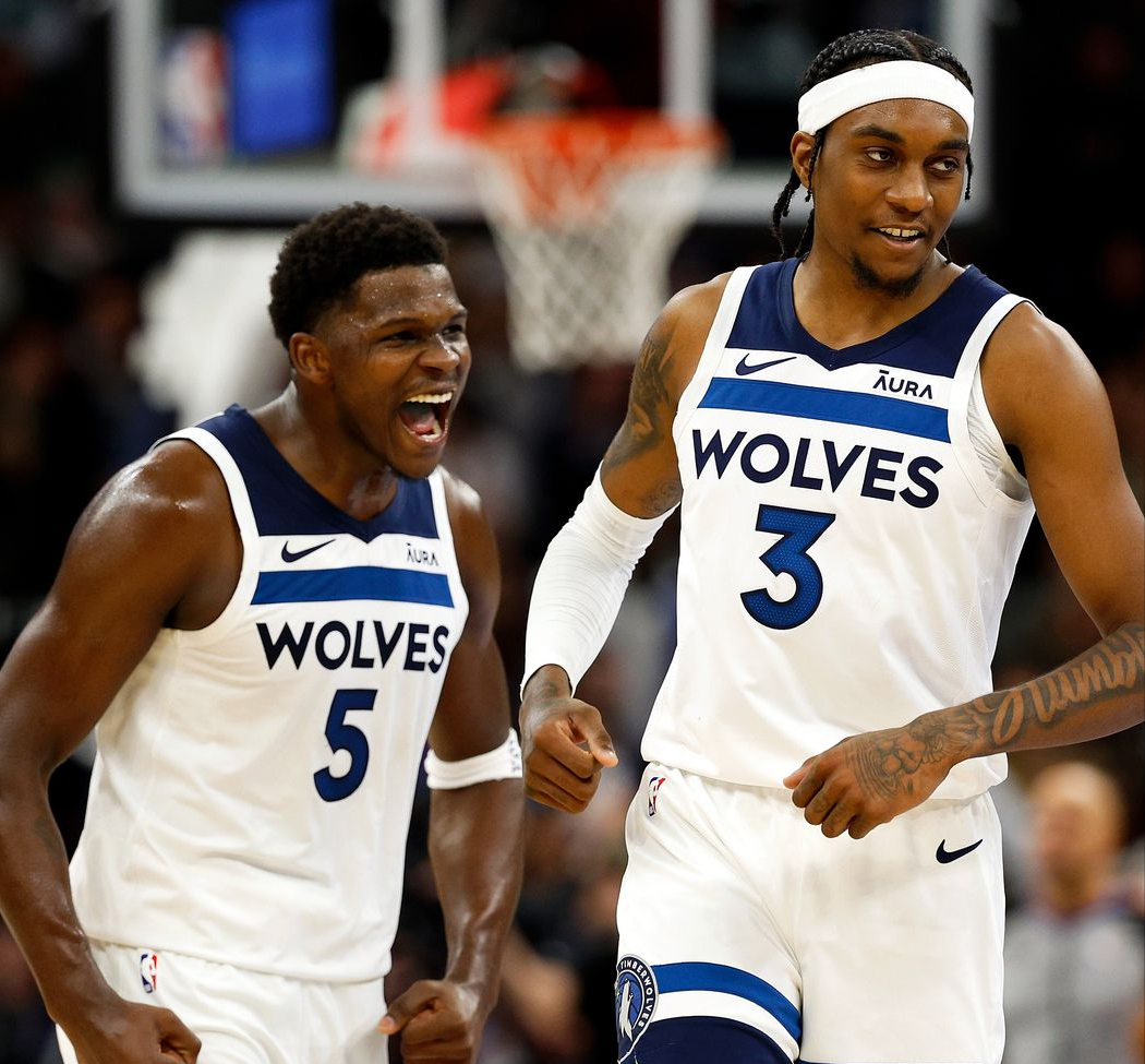 包含明尼苏达森林狼迎NBA常规赛关键赛，今晨伤情更新，赛场秩序良好，年轻球员得到机会的词条