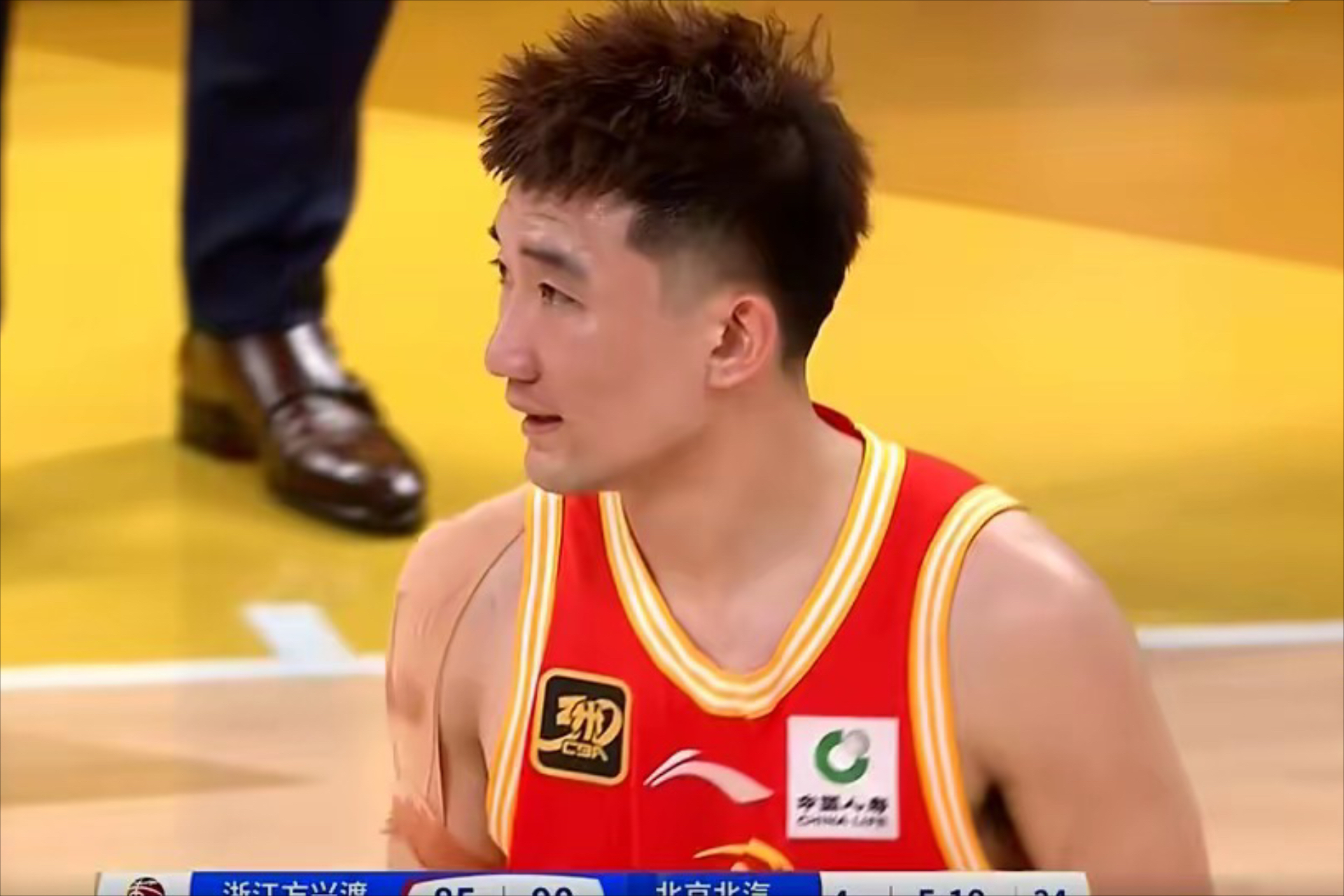 包含CBA季后赛清晨再迎强敌；纽卡斯尔绝杀压哨；主帅态度——话题不断；资深球员宣示担当的词条