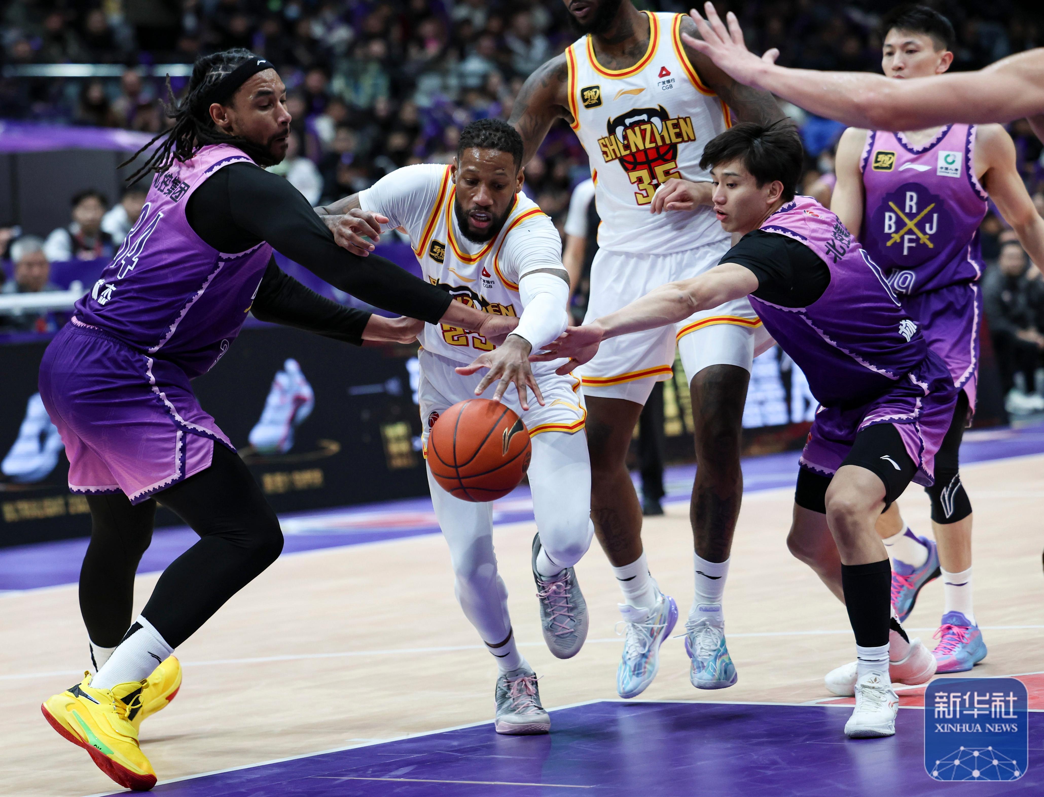 关于赛前NBA常规赛焦点战；北京首钢伤情更新；球迷炸锅；赛程密集仍需轮换的信息