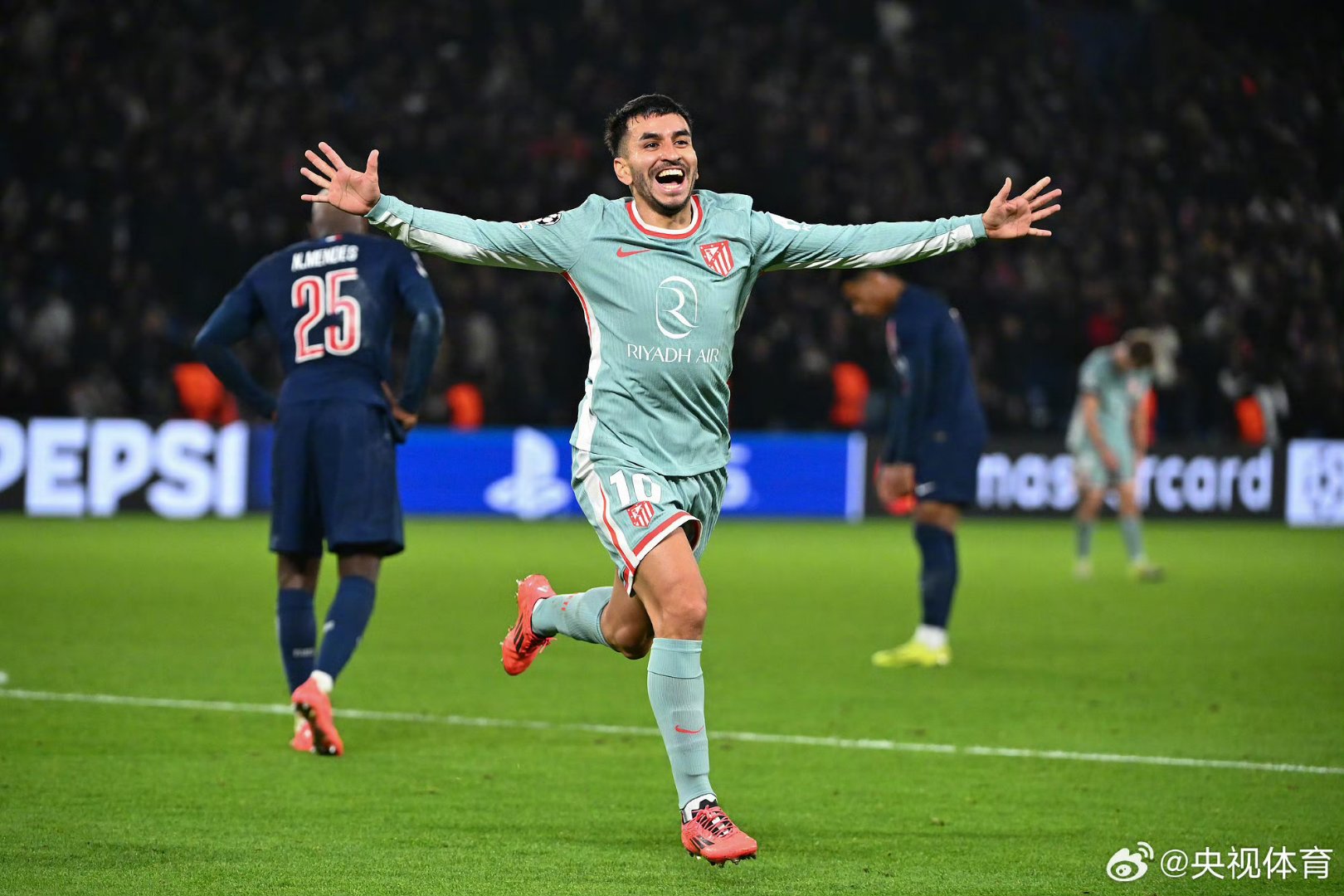 包含欧联赛程吃紧，比利亚雷亚尔今晨临场应变，底气十足，赛季目标并未改变的词条