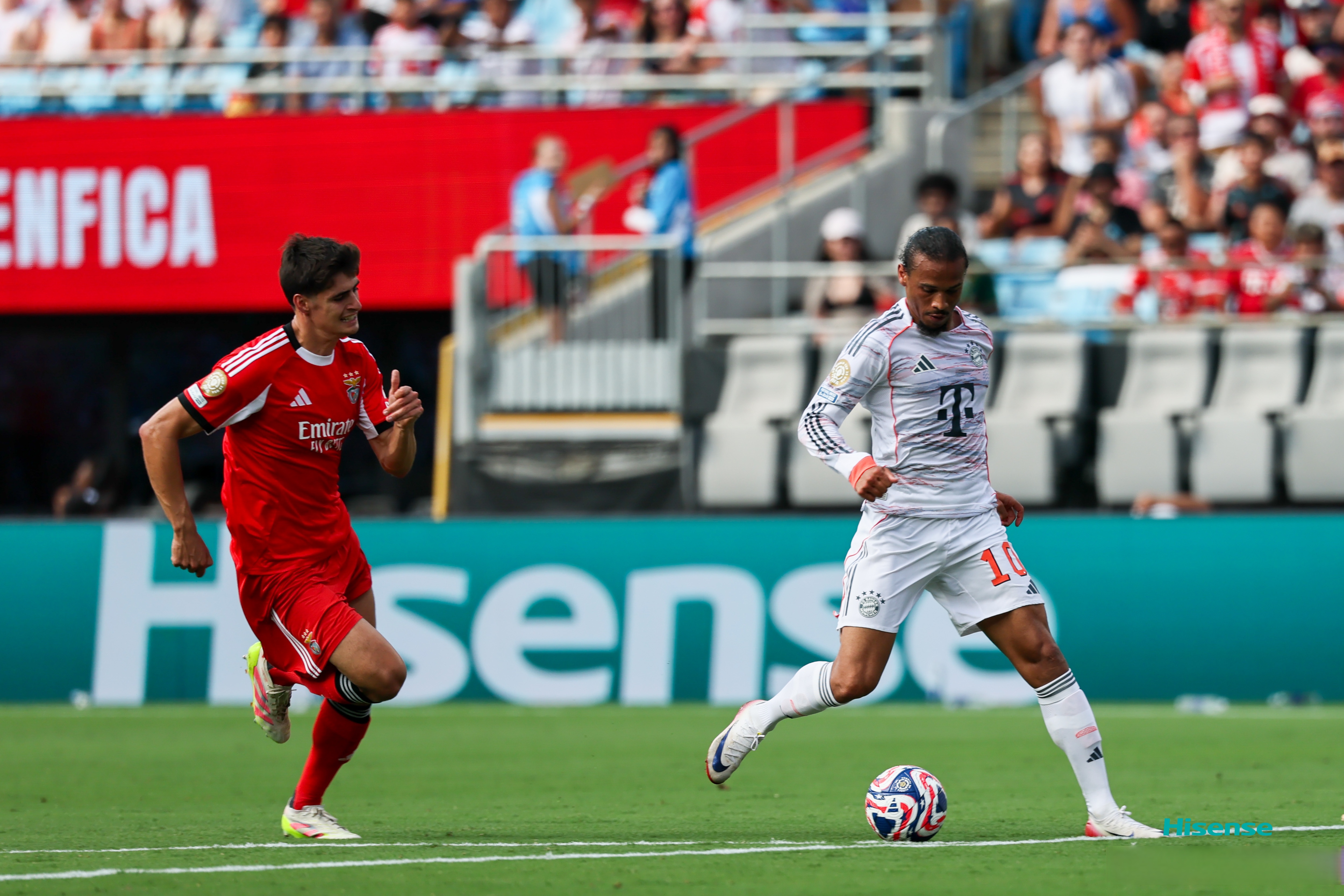 今晚比利亚雷亚尔调整名单以备意甲，再遭质疑环节打磨，压力陡增，临场指挥获称赞的简单介绍