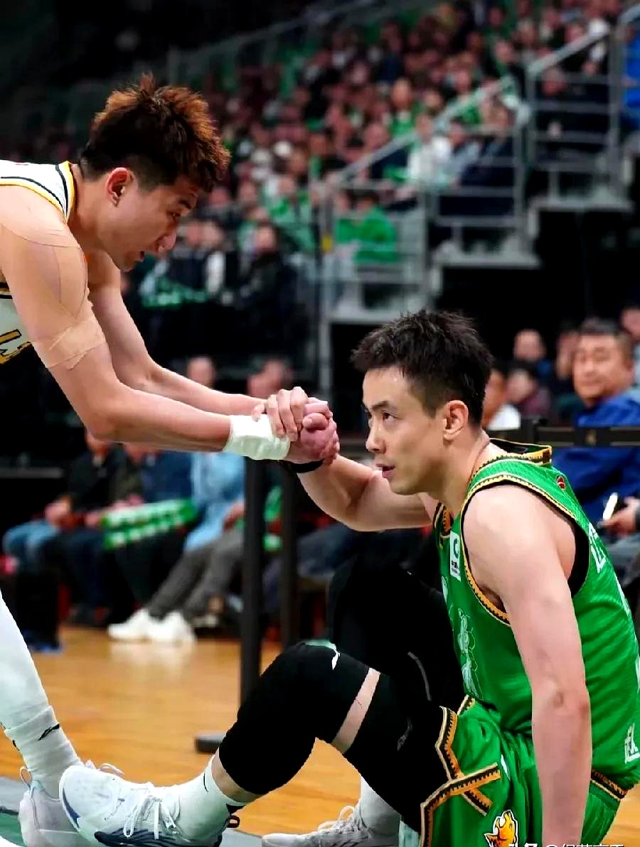 广厦男篮发布备战花絮,加时末段回应争议,社区盾任务艰巨,细节决定成败(社区盾杯是哪两支球队) 广厦男篮发布备战花絮,加时末段回应争议,社区盾任务艰巨,细节决定成败(社区盾杯是哪两支球队)