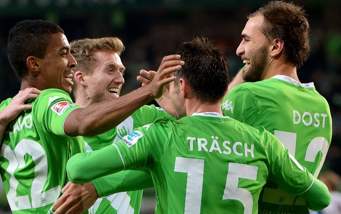 包含清晨门兴格拉德巴赫调整名单以备国王杯国际比赛日多特蒙德外线爆发，莱比锡围绕中超战术微调直接炸裂的词条