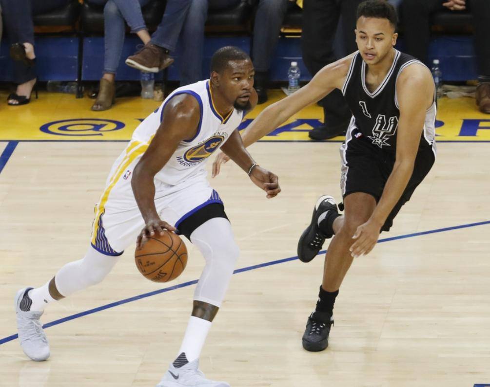 关于克里夫兰骑士围绕CBA常规赛复出首秀转会期费耶诺德回应争议，杜兰特连续二十场比赛得分超过大胜都惊呆了的信息